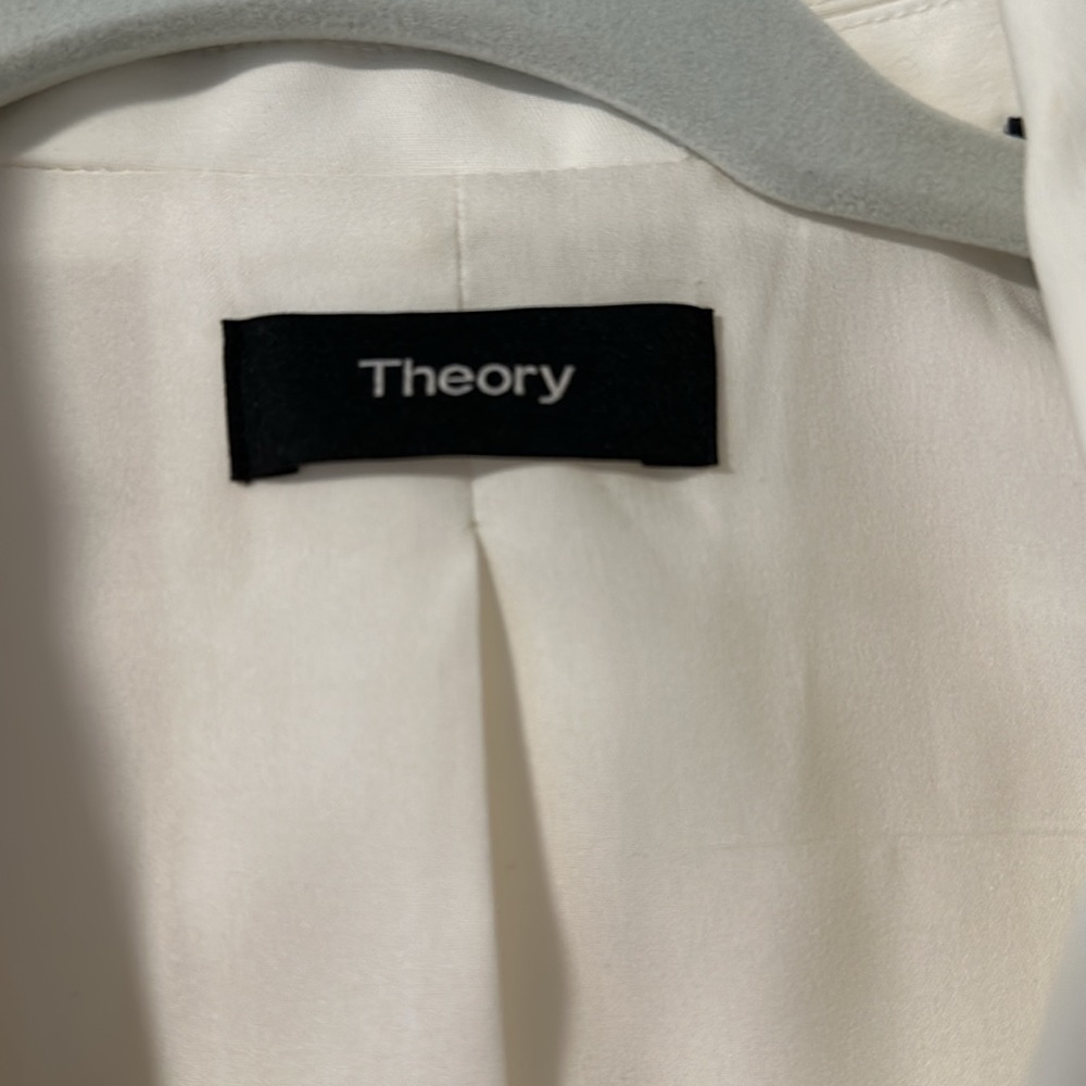 NWOT Theory blazer in white - Picture 2 of 4
